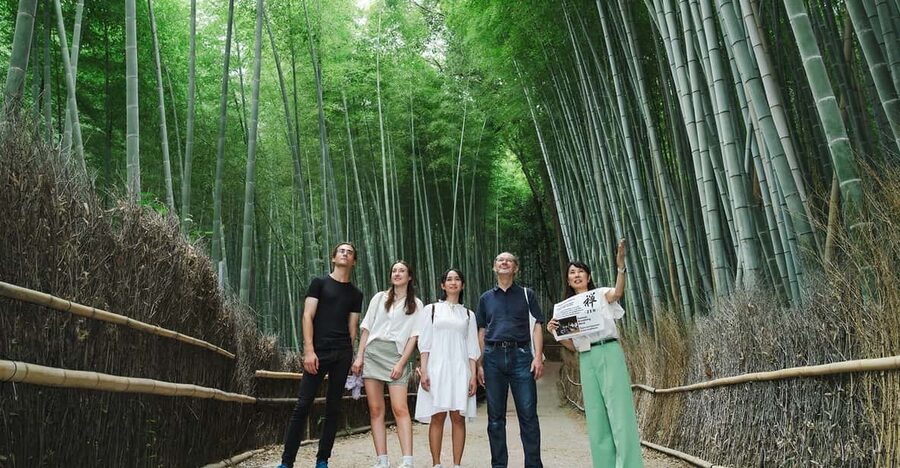 Kyoto: Arashiyama Walking Tour with Local Guide - Riding the train to Arashiyama
