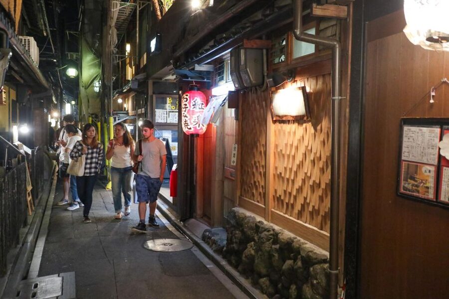 Kyoto : Bar Hopping Tour in Pontocho Alley at Night - How to get the most from the experience