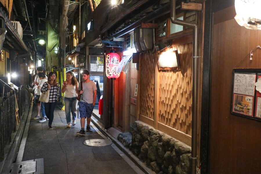 Kyoto : Bar Hopping Tour in Pontocho Alley at Night - What the first bar adds to the evening