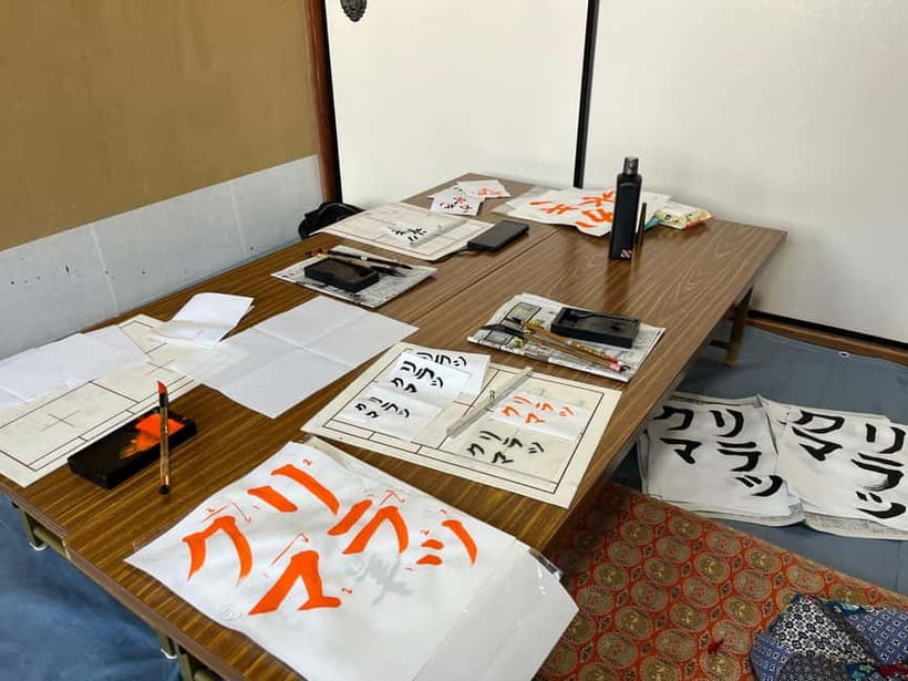 Kyoto: Calligraphy class at Buddhist temple in city center - What happens during the 70-minute class