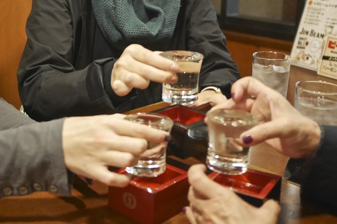 Kyoto Casual Evening Pontocho Food Tour - Meeting the guide near Izumo no Okuni