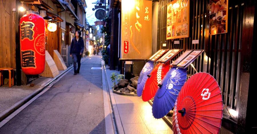 Kyoto: Casual Pontocho Evening Food Tour - Why Pontocho is the right place for an evening food tour