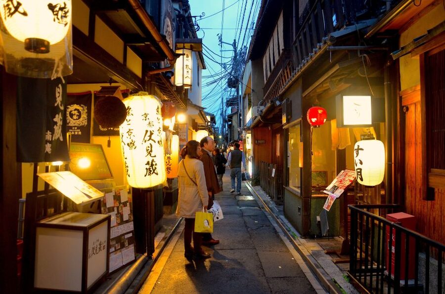 Kyoto: Casual Pontocho Evening Food Tour - Who should book this evening walk