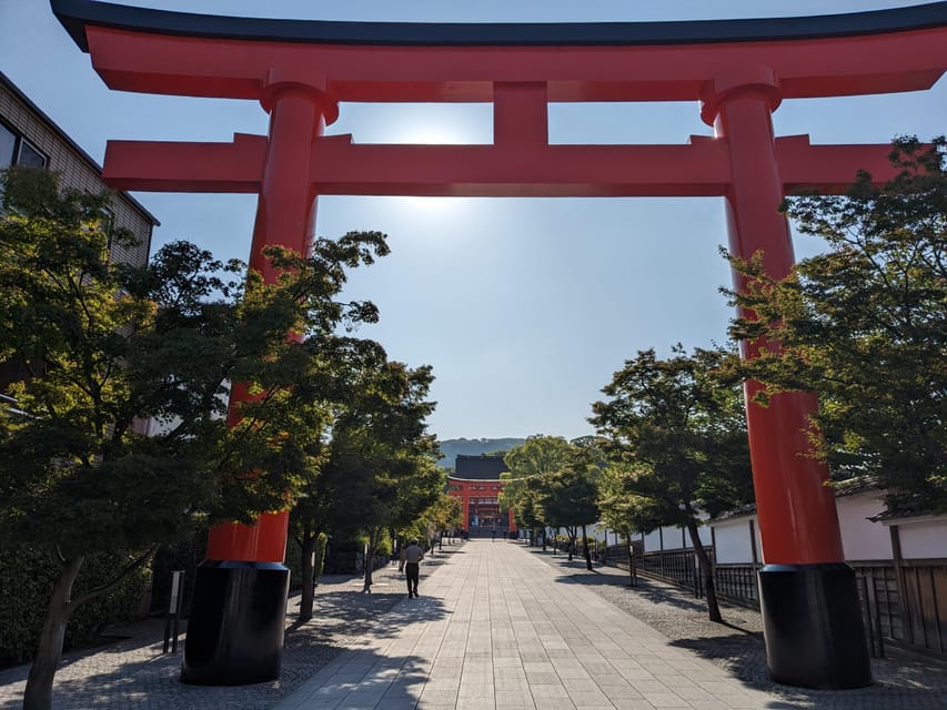 Kyoto: Early Morning Fushimi Inari Shrine - Beat the Crowds - Entering Fushimi Inari Taisha with a local guide