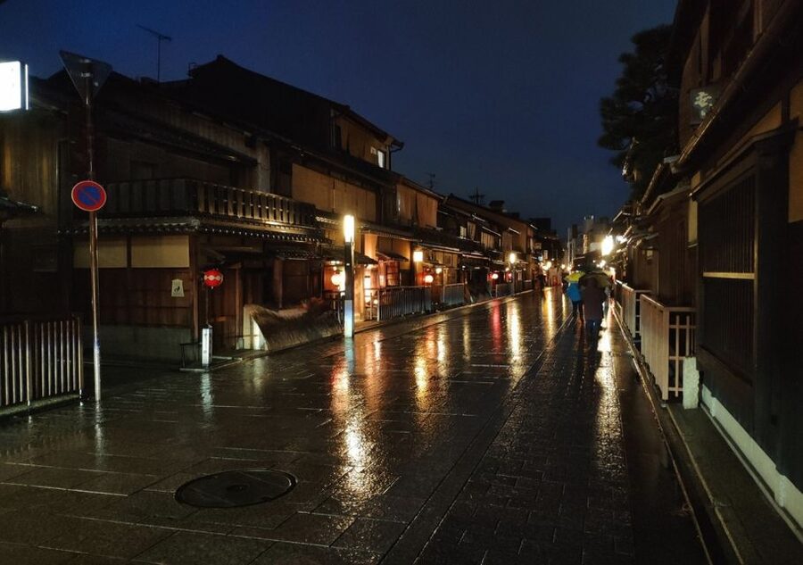 Kyoto Evening Gion Food Tour - What Makes the Guides Important