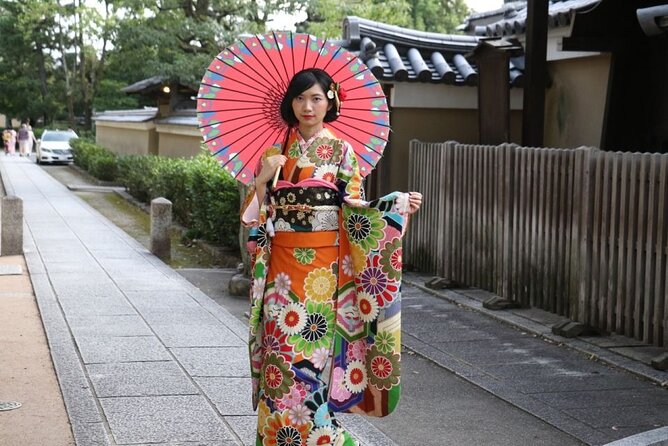 Kyoto:Family-Friendly Kimono & Yukata Experience at WARGO - Walking out into Kyoto