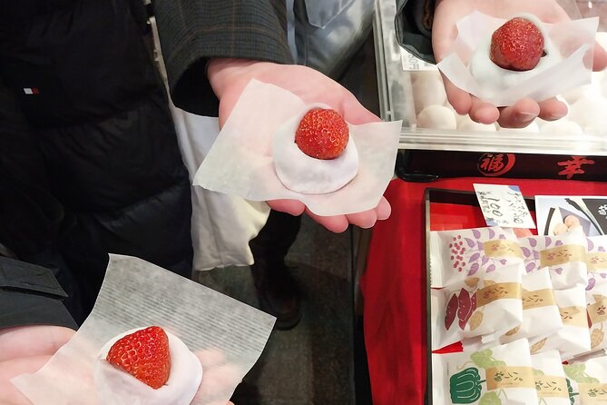 Kyoto Food Tour of 10 Tastings with Wagyu, Mochi & More Surprises - Nishiki Market turns food into a walking lesson