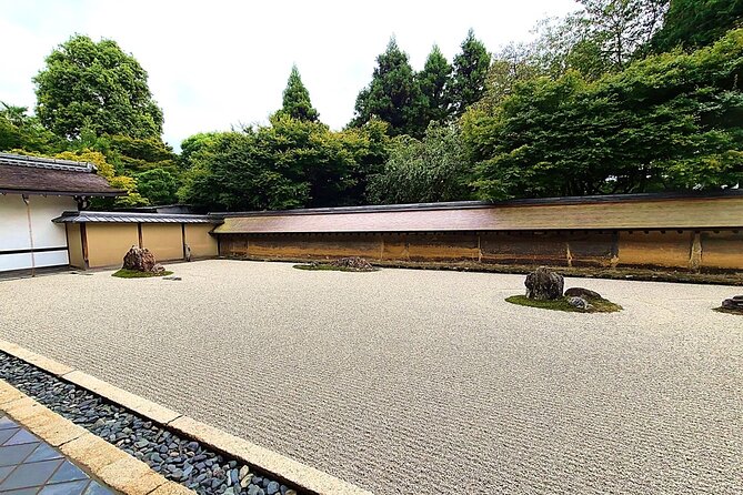 Kyoto Full Course Tour: Explore 10 Must-See Sights & Hidden Gems - Fushimi Inari and its corridor of red gates