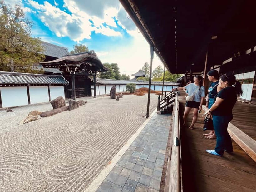 Kyoto: Fushimi Inari Shrine and Tofukuji Temple E-Bike Tour - Fushimi Inari Shrine and its endless torii gates