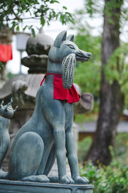 Kyoto: Fushimi Inari Taisha Shrine Walking Tour with Guide - Walking through Fushimi Inari’s Senbon Torii