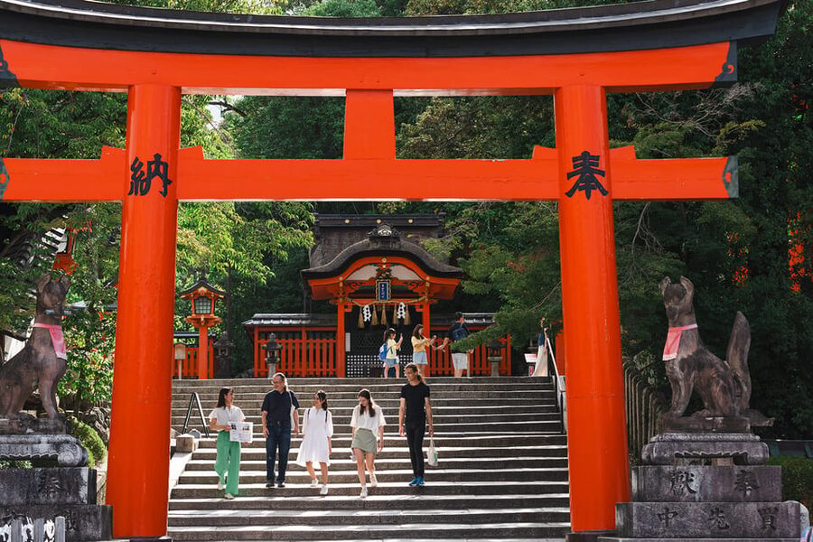 Kyoto: Fushimi Inari Taisha Shrine Walking Tour with Guide - What the $34 price gets you