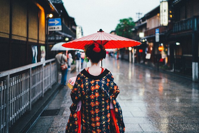 Kyoto Geisha District Walking Tour in Gion - Tatsumi Daimyojin Shrine adds a quieter pause