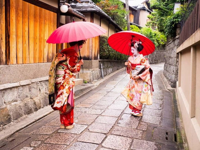 Kyoto Geisha Walking Tour: Gion District & Hidden Gems - Hokan Ji Pagoda and the best photo stops