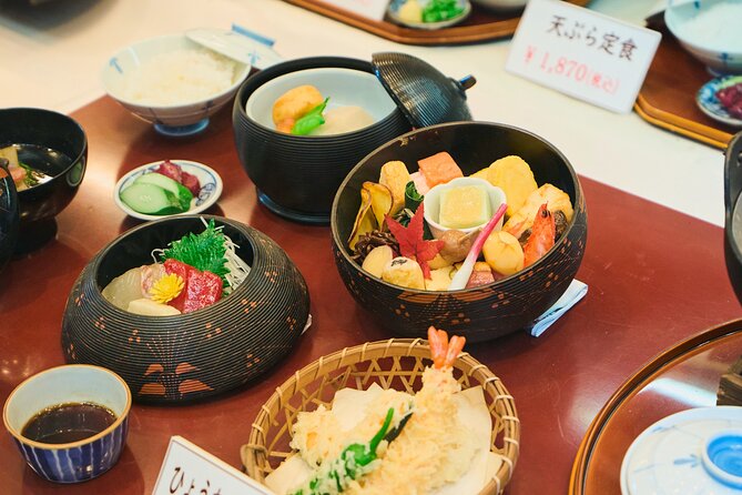 Kyoto Gion: 2-Hour Geisha Culture & History Walking Tour - Yasaka Shrine and the rhythm of Shinto worship