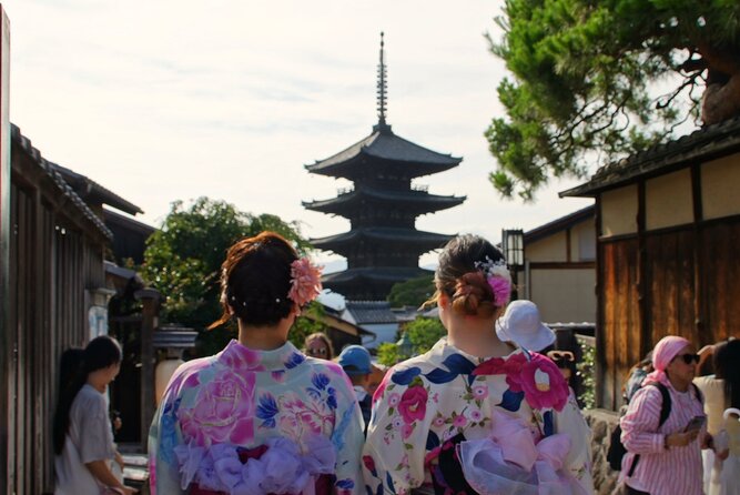 Kyoto: Gion and Geisha District Walking Tour - Maruyama Park offers a quieter pause