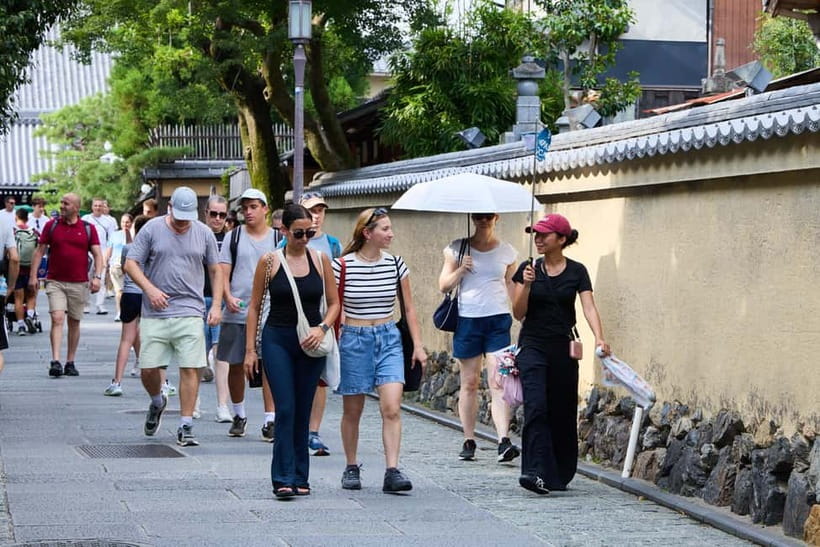 Kyoto: Gion Geisha District Walking Tour and Hidden Gems - Starting near Ben’s Cookies Kyoto Shijo