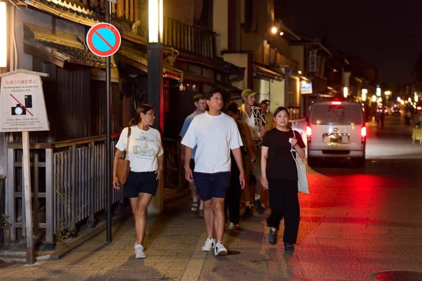 Kyoto: Gion Geisha District Walking Tour - Stories of Geisha - Hanamikoji Street and Respectful Sightings