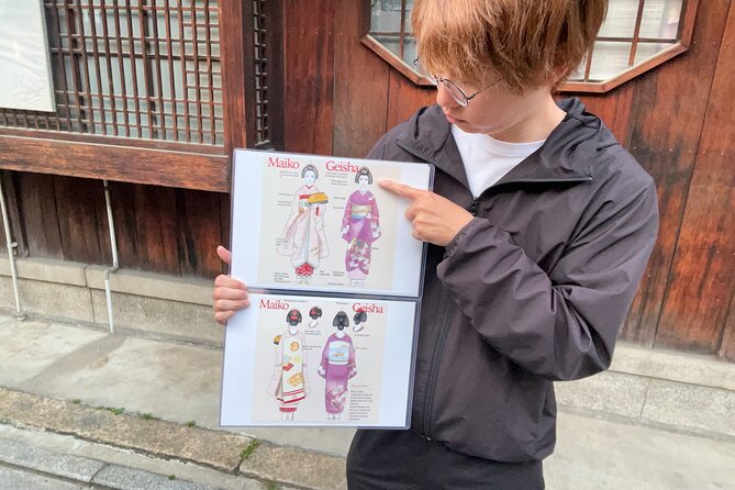 Kyoto: Gion Magical Night Walking Tour - What the small group changes