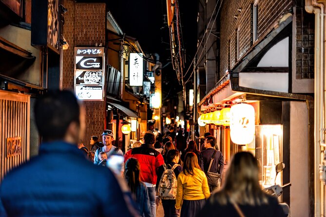 Kyoto Gion Night Walk & Geisha District Guided Tour - A walk through Gion’s narrow lanes