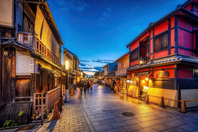 Kyoto Gion Night Walk & Geisha District Guided Tour - Yasaka Shrine adds a different side of Kyoto