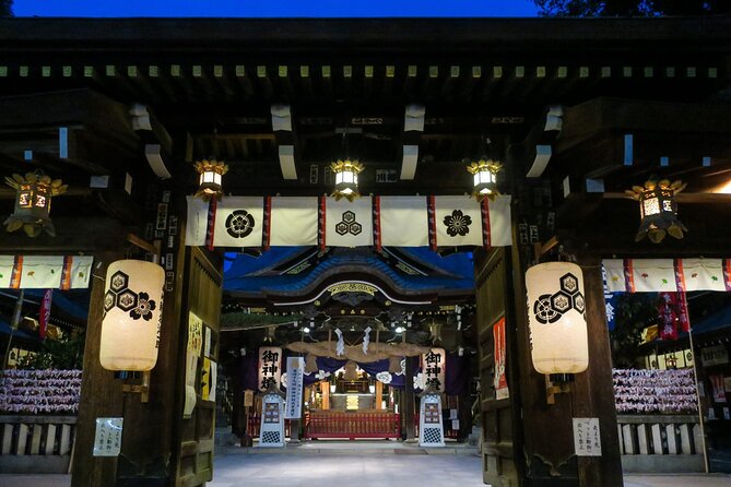 Kyoto: Gion Night Walking Tour with Geisha Insight - A pause at Tatsumi Daimyojin Shrine