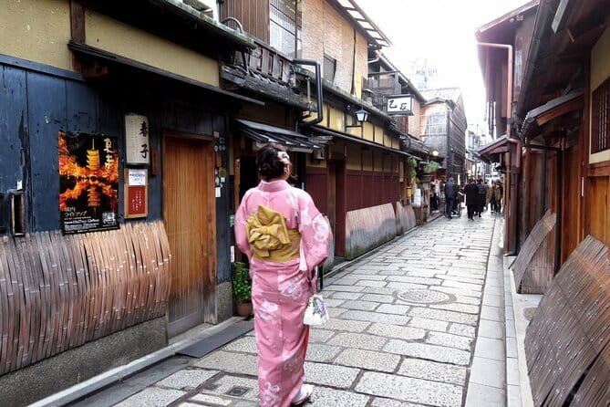 Kyoto: Gion & Pontocho Food Tour with 13 Dishes - Is $105.71 a fair price?