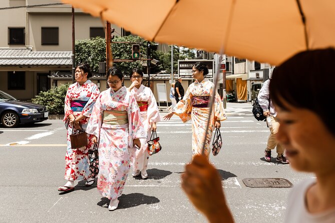 Kyoto Gion Private Tour with a Local Guide – Geisha District - Entering Gion’s wooden lanes