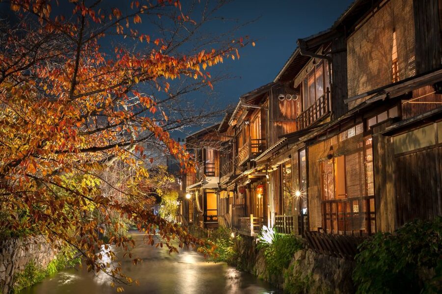 Kyoto: Gion Sunset Walking Tour with Local Guide - How much value do you get for $22?