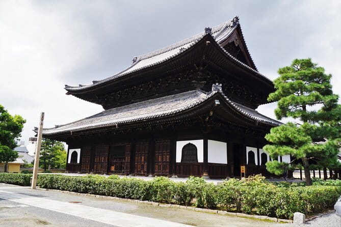 Kyoto Gion Walking Tour for First Time Visitors - Yasaka Shrine: a useful finish