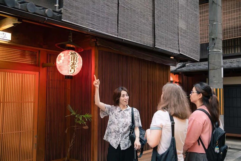 Kyoto: Gion World of the Geisha Guided Walking Tour - Why Gion makes a good guided walk