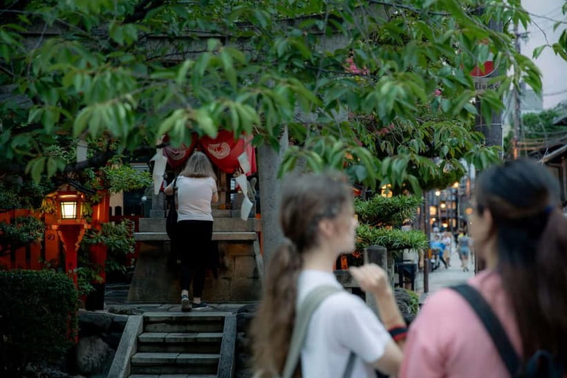 Kyoto: Gion World of the Geisha Guided Walking Tour - Shirakawa Canal and the quieter side of the route