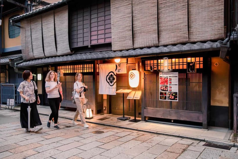Kyoto: Gion World of the Geisha Guided Walking Tour - Practical planning for the walk