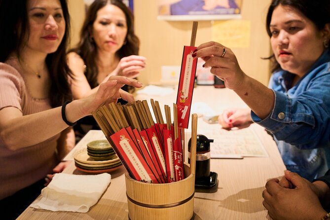 Kyoto: Guided Food Tour with 12 Dishes & 3 Drinks - What the guides add to the experience