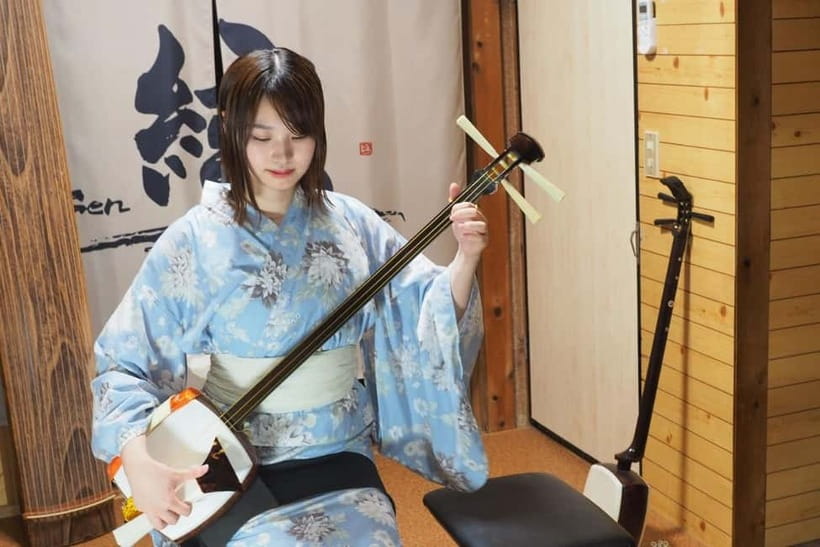 Kyoto: Japanese Koto & Shamisen Concert and Koto Class - Listening to koto and shamisen up close