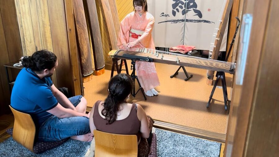 Kyoto: Japanese Koto & Shamisen Concert and Koto Class - The question period and photographs