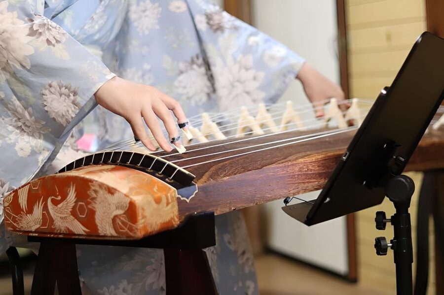 Kyoto: Japanese Koto & Shamisen Concert and Koto Class - Trying the koto for yourself
