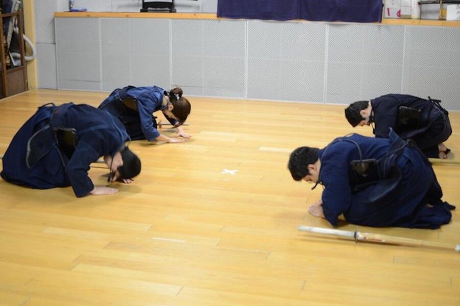 Kyoto: Kendo Samurai Experience Tour - Beginning with etiquette and basic movement
