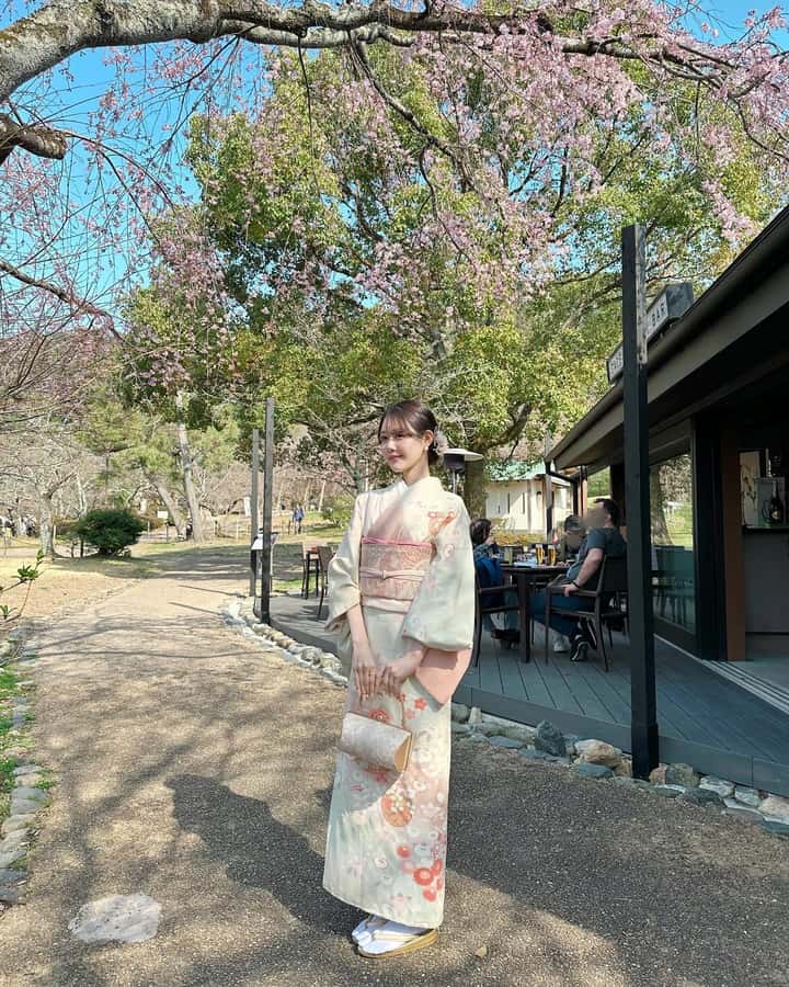 Kyoto: Kimono Rental Traditional Experience at Wargo in Gion - Walking Through Gion in Traditional Dress