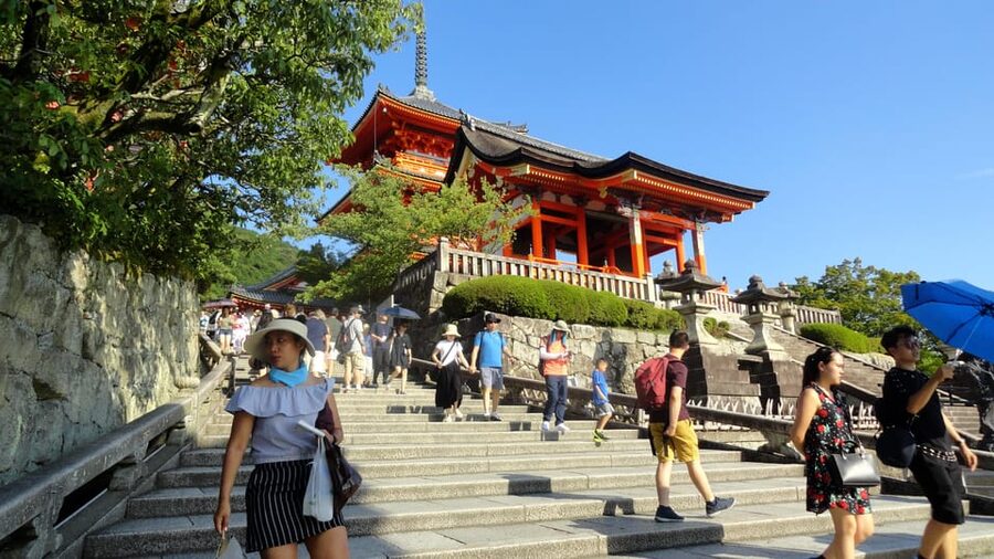 Kyoto: Kiyomizudera, Higashiyama and Yasaka Discovery Tour - Yasaka Shrine and the Shinto side of Kyoto