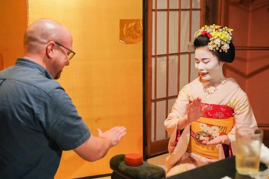 Kyoto: Maiko Dinner in Traditional Restaurant and Tour - Key points at a glance
