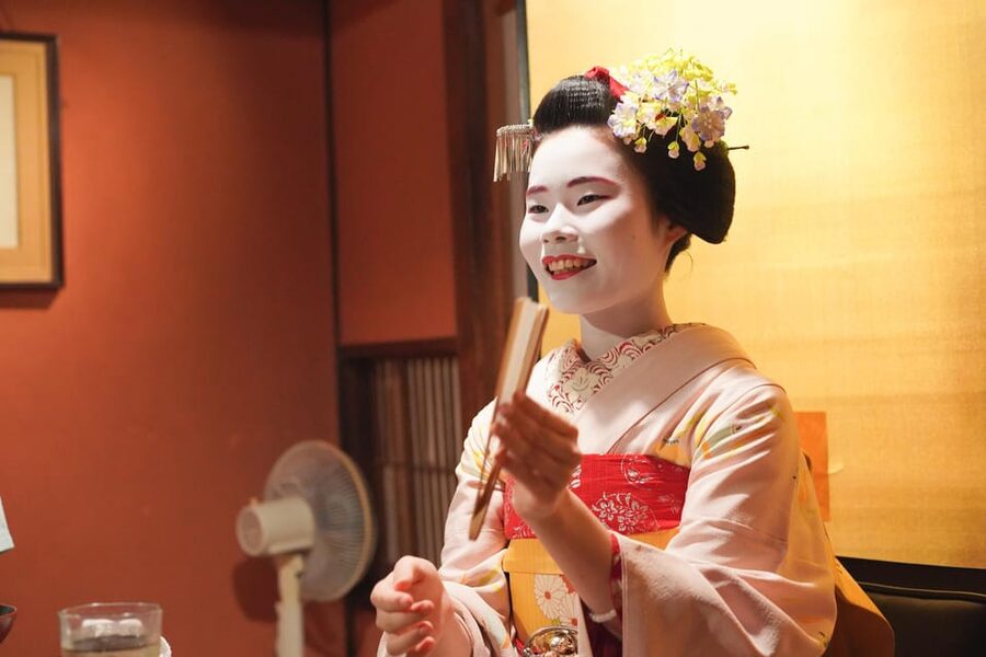 Kyoto: Maiko Dinner in Traditional Restaurant and Tour - Dinner in a roughly 100-year-old machiya