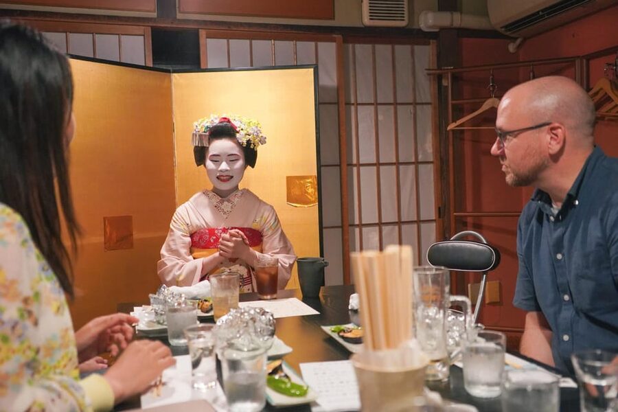 Kyoto: Maiko Dinner in Traditional Restaurant and Tour - How the maiko portion works