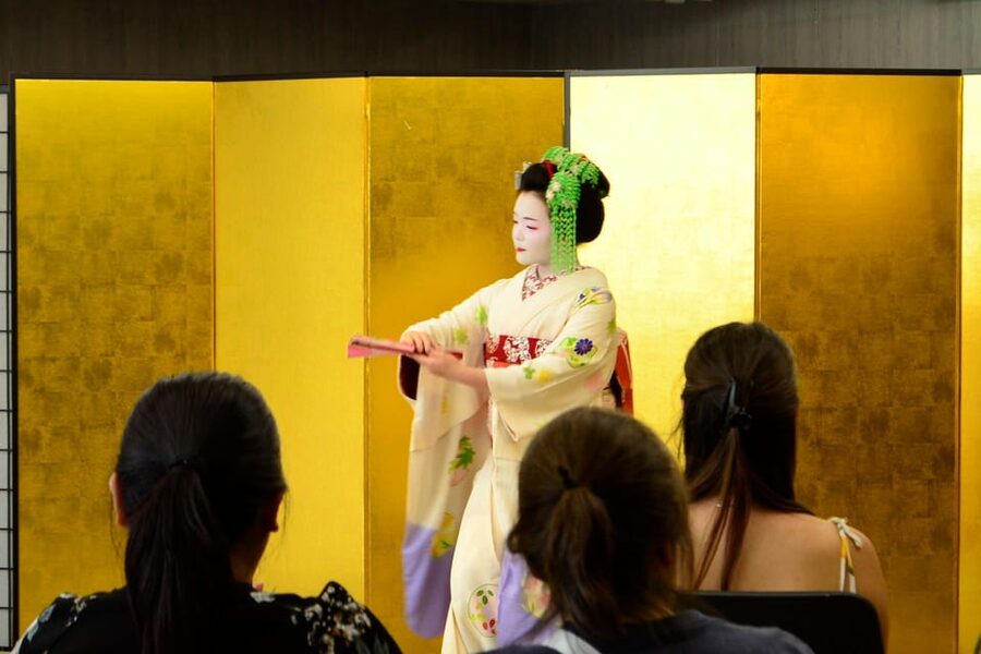 Kyoto: Meet-and-Greet, Maiko Show and Experience - What a maiko is, and why the meeting matters