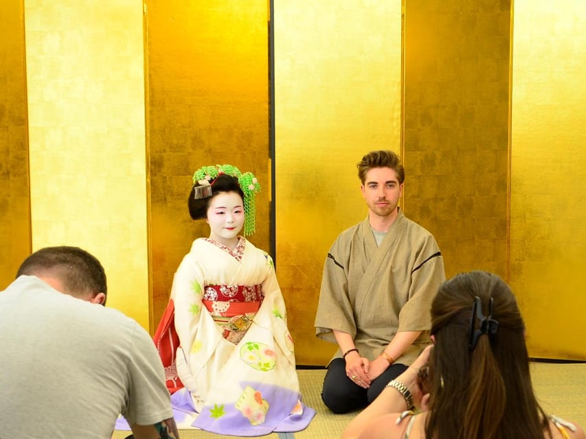 Kyoto: Meet-and-Greet, Maiko Show and Experience - The opening introduction and first look at the maiko