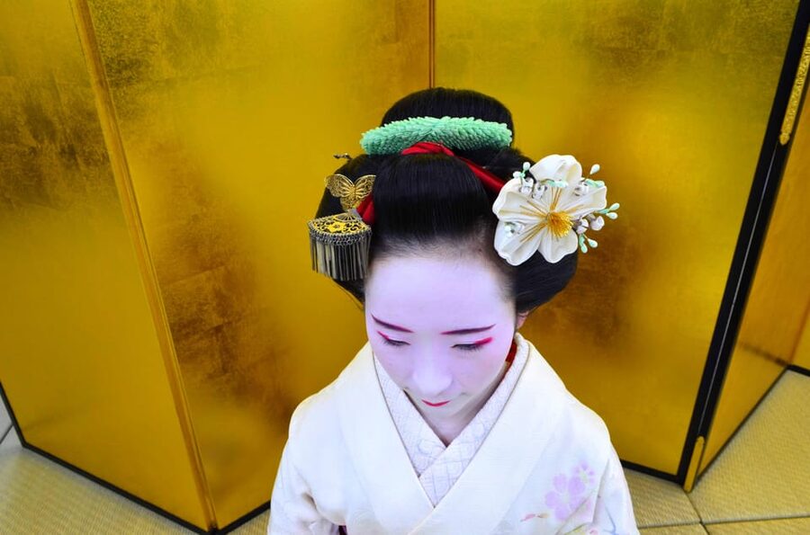 Kyoto: Meet-and-Greet, Maiko Show and Experience - Two traditional dances, close enough to notice the details