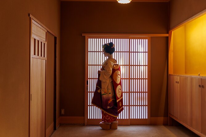 Kyoto: Meet the Geisha Maiko with Gion Walking Tour - Miyagawasuji and the private venue