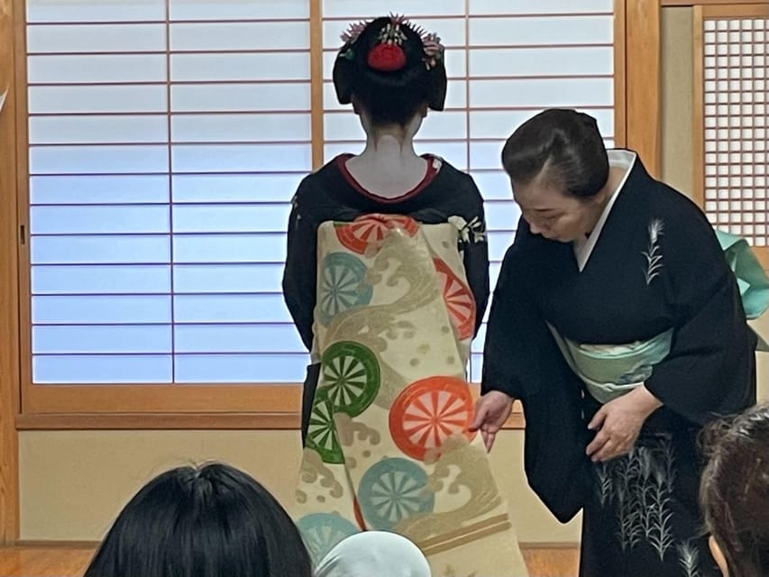 Kyoto: Meet the Geisha Maiko with Gion Walking Tour - Photos, manners, and what you can share