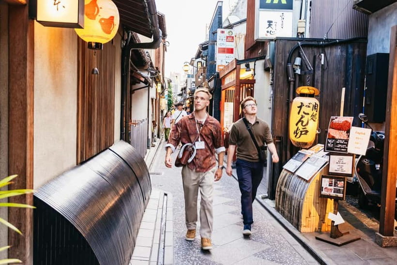 Kyoto Night All-Inclusive Eats and Streets, Gion and Beyond - Yasaka Shrine in the evening