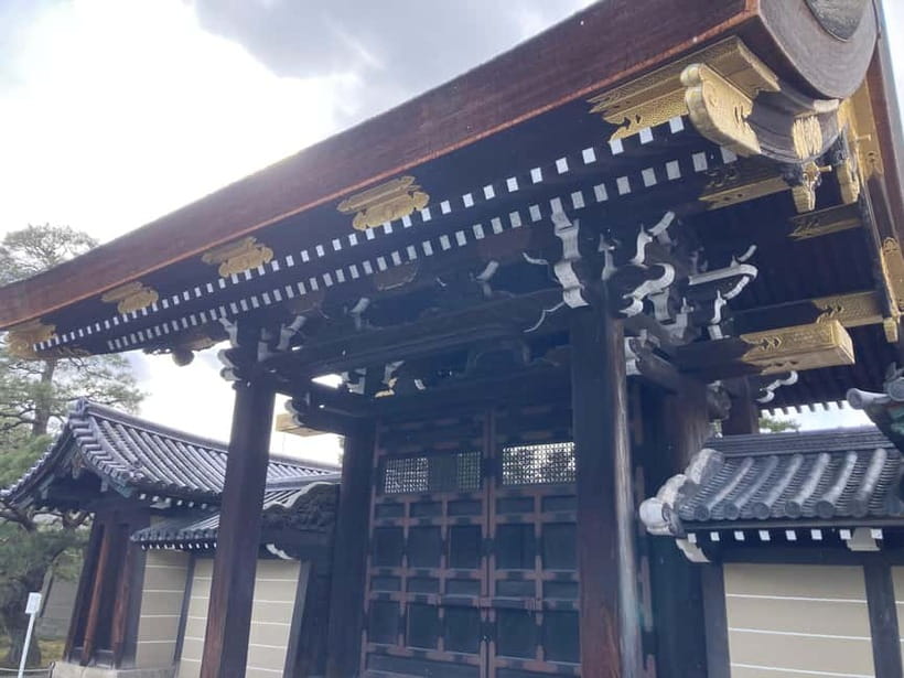 Kyoto: Nijo Castle and Kyoto Imperial Palace Guided Tour - Why these two Kyoto sites work so well together