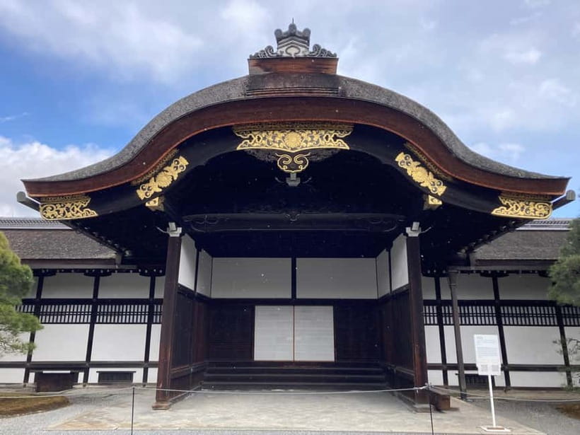 Kyoto: Nijo Castle and Kyoto Imperial Palace Guided Tour - Inside Nijo Castle, power is written into the design